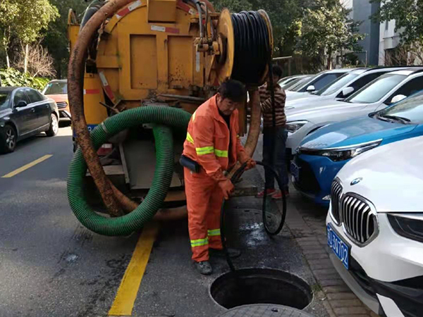 乃东排污管道清淤